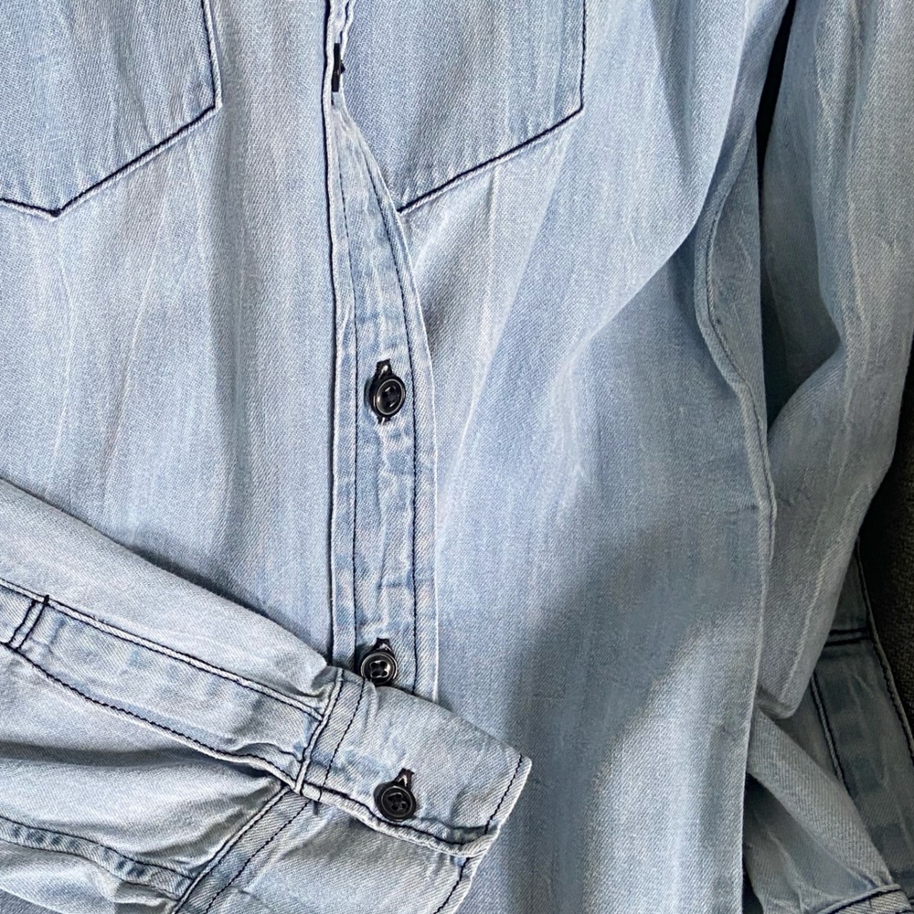 The GAP Boyfriend Shirt in Burn out Wash - Picture 7 of 7